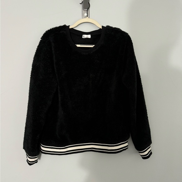 Carve designs black Sherpa v-neck with cute striping on sleeves and waist. - Picture 1 of 3